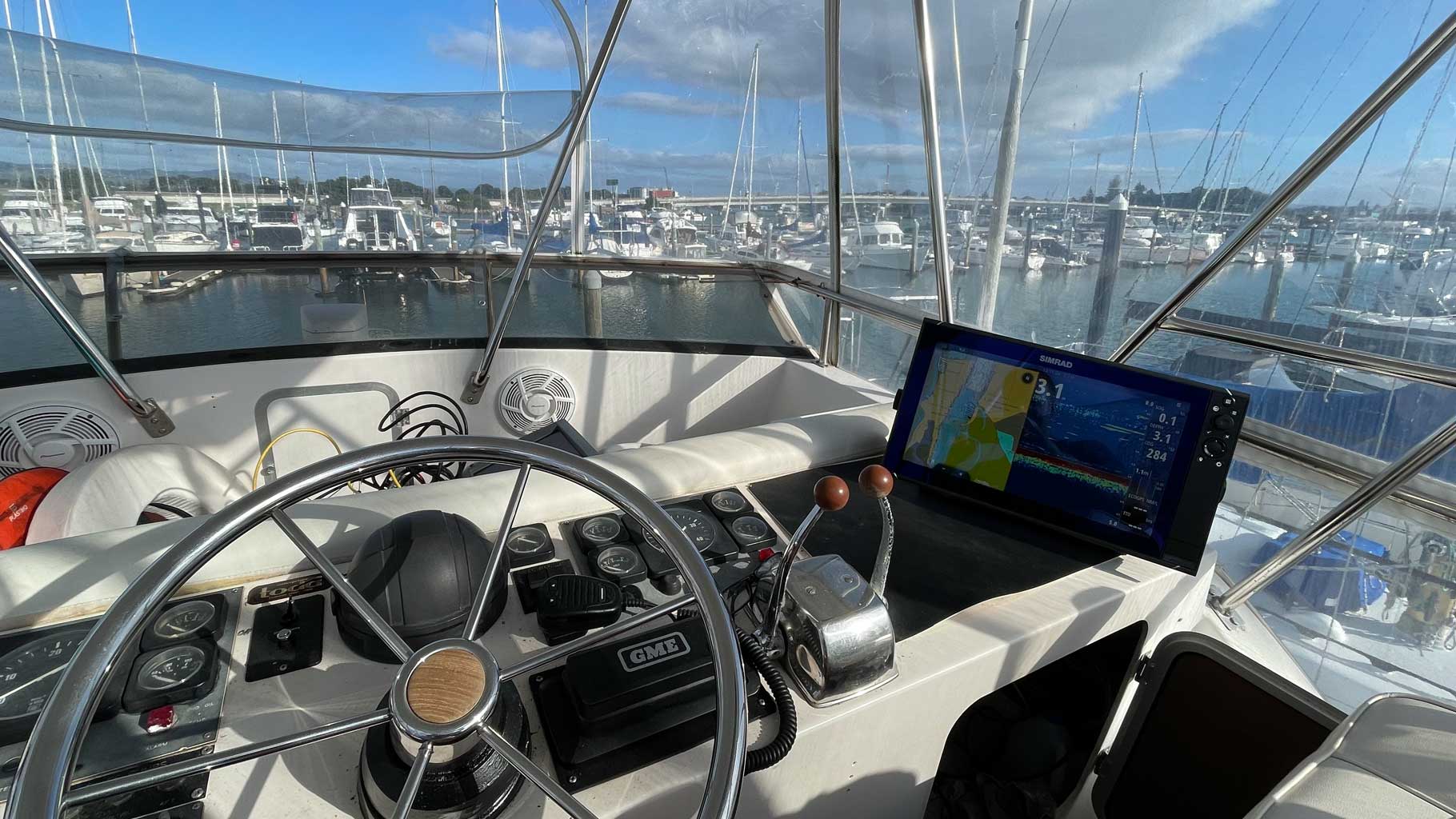 Launch boat dash in Tauranga Marina