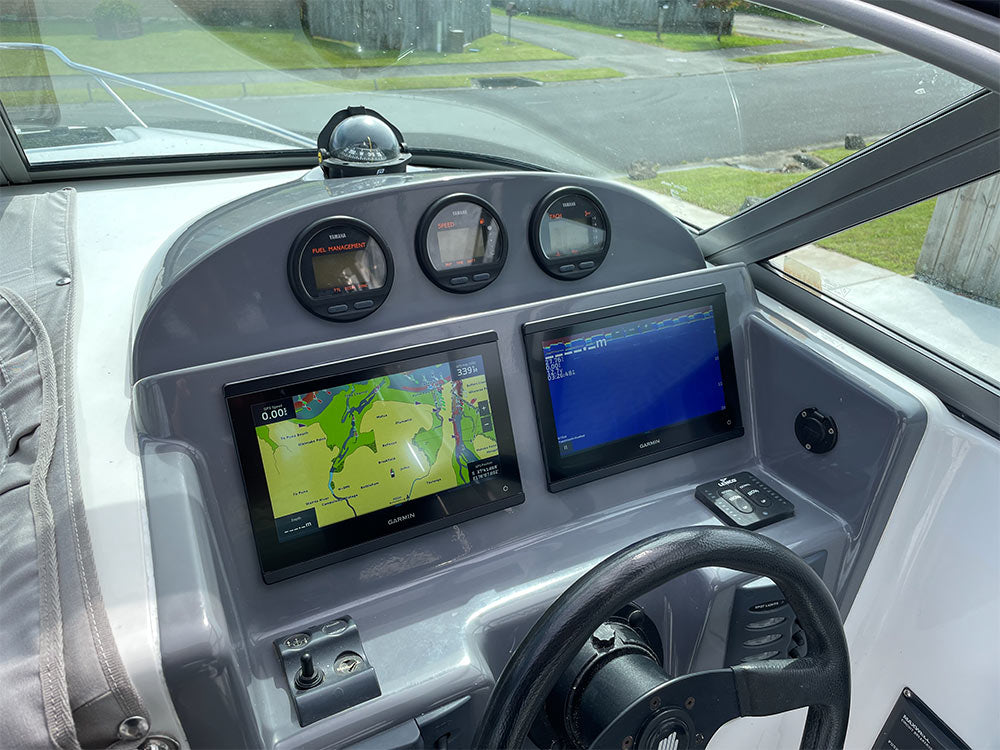 Rayglass boat dash with Garmin screens