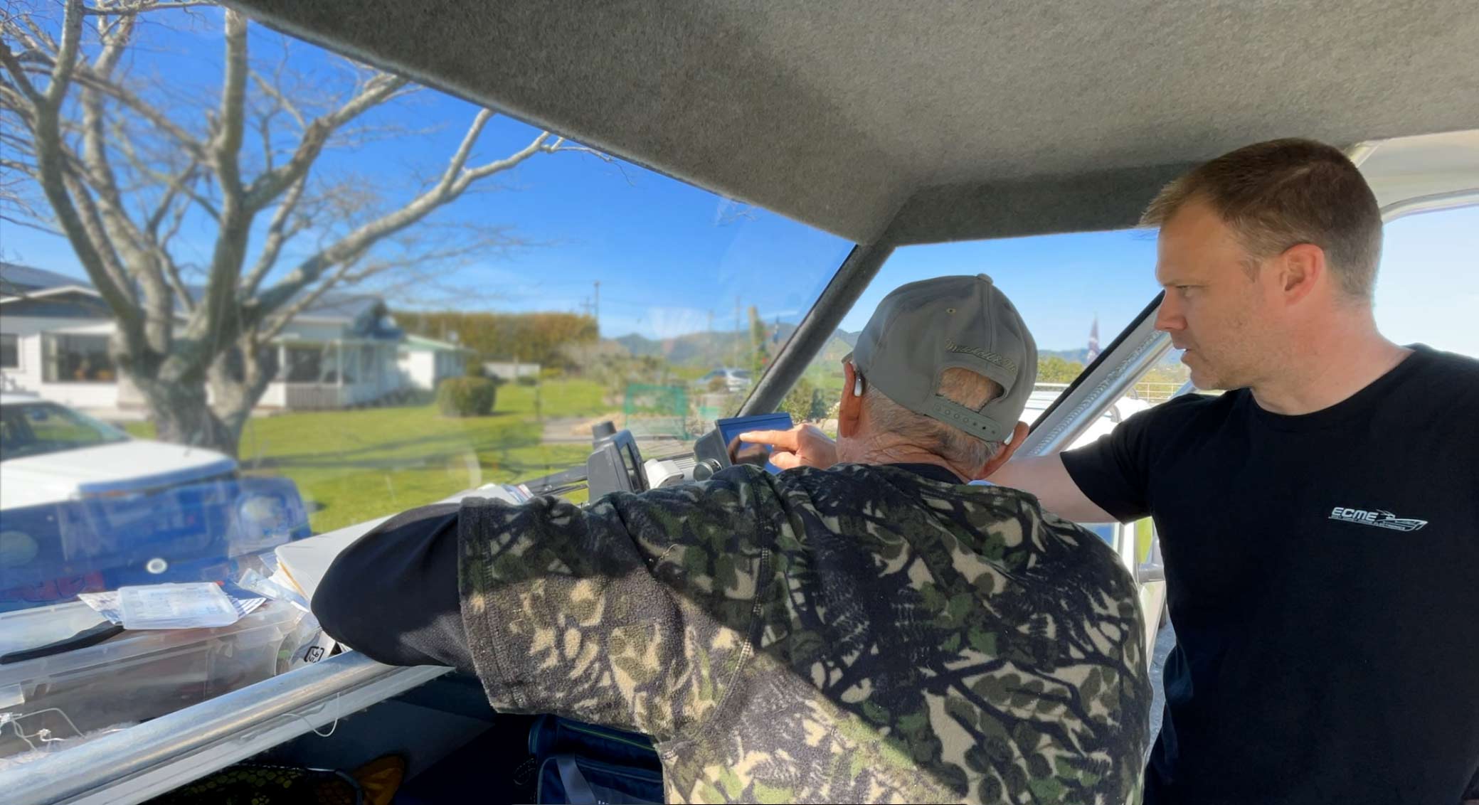 Nigel talking a customer through his fishfinder install.